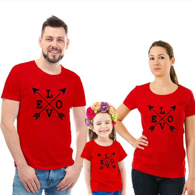 1 предмет одежда для всей семьи с надписью LOVE Arrow День Святого Валентина