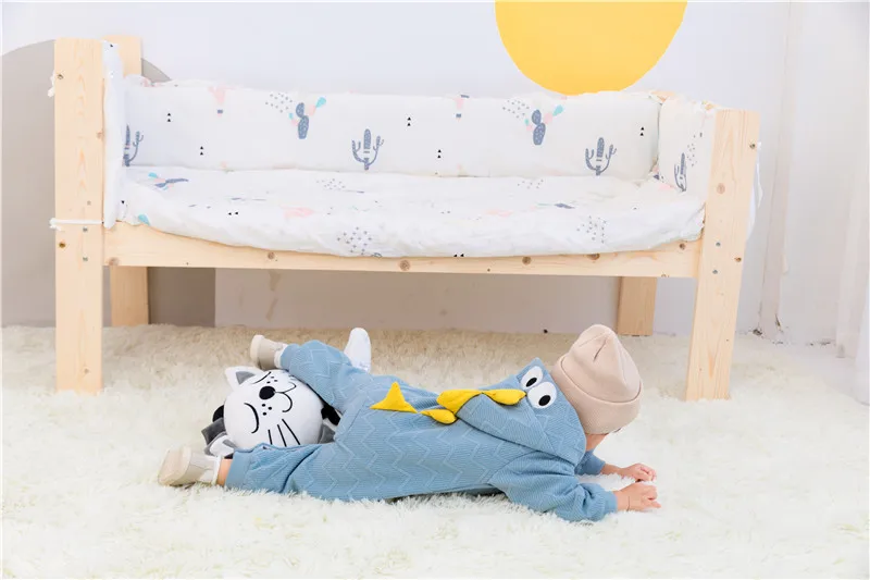 Детские комбинезоны с рисунком динозавров; одежда для малышей; Bebe; сезон весна-осень; одежда для малышей; комбинезоны с капюшоном в полоску