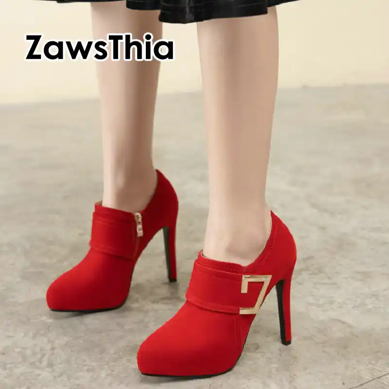 zapatos rojos altos con plataforma