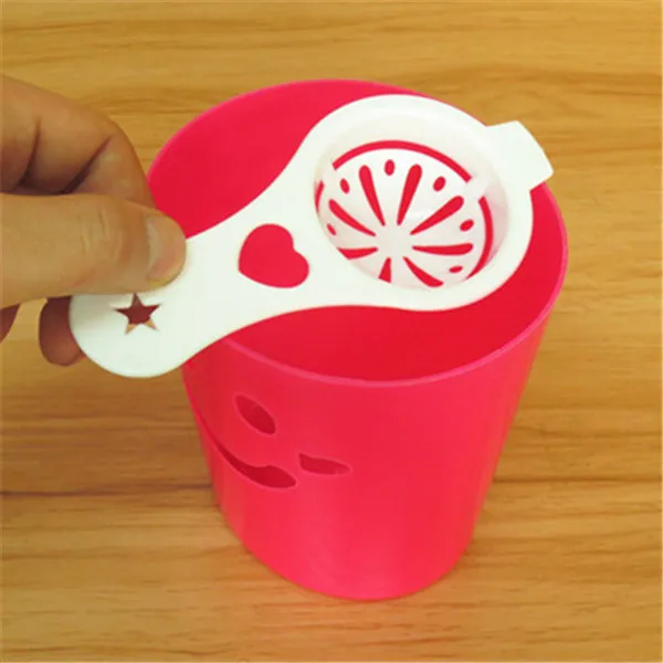 Egg-white-egg-yolk-separator-kitchen-gadget-beauty-makeup-egg-processing-commonly-used-egg-processing-funnel (1)