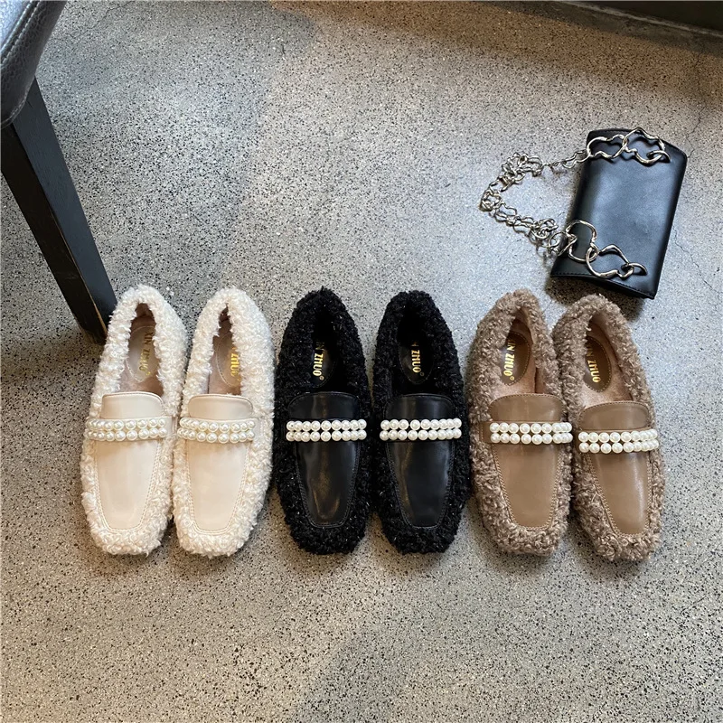

Patchwork Pearl Lamb Fur Flats Plush Square Toe Loafers Muffins Slip on Winter Warm Moccasins String Bead Studs Shoes Woman 2020