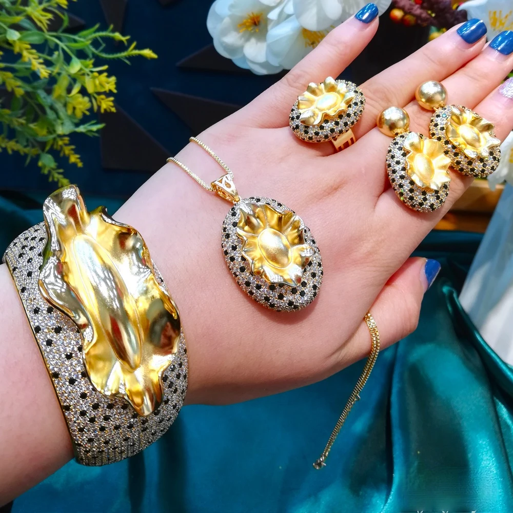 Brand New Red Green Blue Surface Alloy Cuff Dubai Luxury Necklace Wide Bangle Earrings Ring Jewelry Set Wedding High Quality