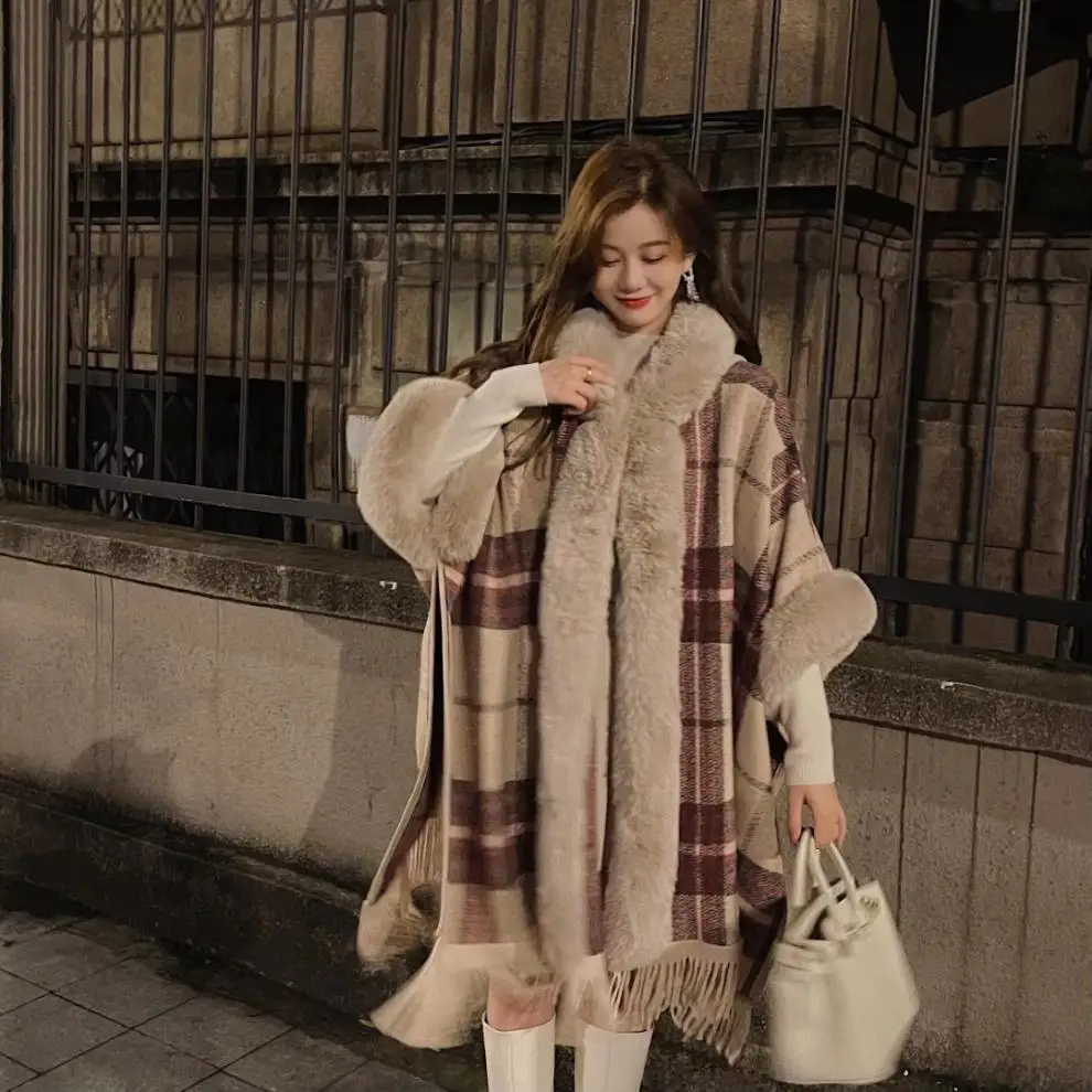 

Fall Winter Vintage Plaid Shawl Women Hooded Fur Collar Cloak Warm Outwear Fashion Streetwear Female Loose Sweater Cape 2023 New