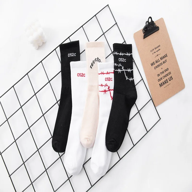 

New product 052C INS Tide brand letter middle tube men and women socks cotton courtyard style couple skateboard sports socks