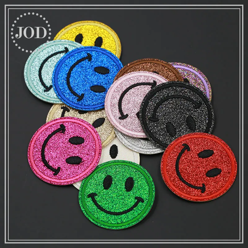 

5.5x5.5cm Shining Sequined Smile Patches Smiley Face Iron on Bag Clothes Patch Embroidered Applique Stickers Badges for Clothing