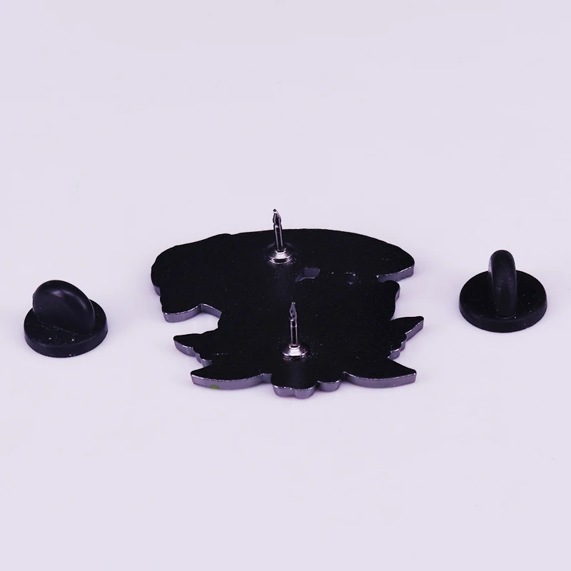 Big romance brooch Are you a fan of the Alien movie series and think Xenomorphs are just the cutest