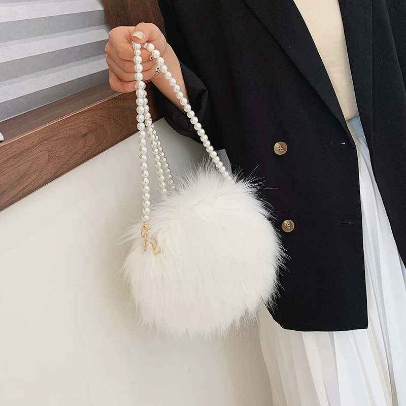 Fashion Faux Fur White Shoulder Bag Soft And Comfortable Suede Round Handbag Autumn And Winter Hot Mini Pearl Chain Chic Bag