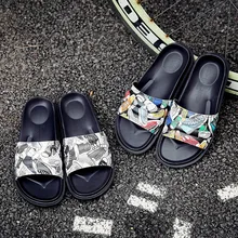 Мужские тапочки с граффити; красивая летняя мужская обувь; Повседневные Дышащие пляжные сандалии; шлепанцы на танкетке; Feminino; вьетнамки для мужчин