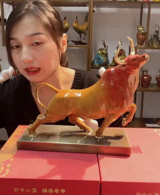 왕실의 재테크: 고급 2023 행운의 왕실 재테크 황소 마스코트