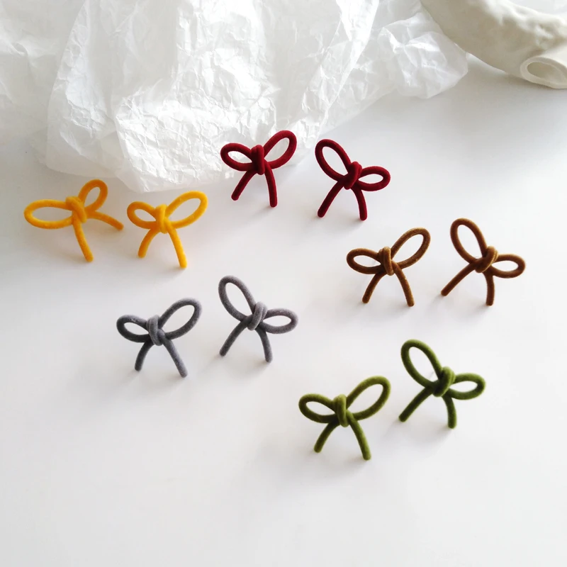 Новинка зимы, серьги, ювелирные изделия, милые, романтические, минималистичный стиль, геометрический бант, флокированные серьги-гвоздики для женщин, аксессуары