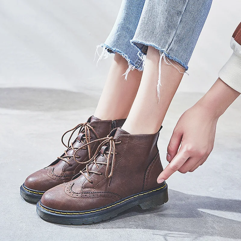 

2019 Autumn & Winter Martin Boots Women's England Retro Women's Boots Semi-high Heeled Bullock Students College Style Locomotive