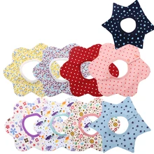 Милые детские непромокаемые нагрудники в цветочном стиле; Вращающиеся двойные нагрудники с модным узором в горошек и полоску; детские нагрудники с цветочным принтом