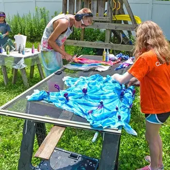 

5 Bottles Tulip One Step Tie Dye Kit Vibrant Fabric Textile Permanent Paint Color DIY Kits for Fabric Textile Craft Arts Clothes