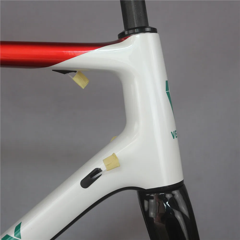 Cheap Toray carbon fiber T1000 BSA road bicycle frame BB30 customized paint  normal brakes frame FM066 1
