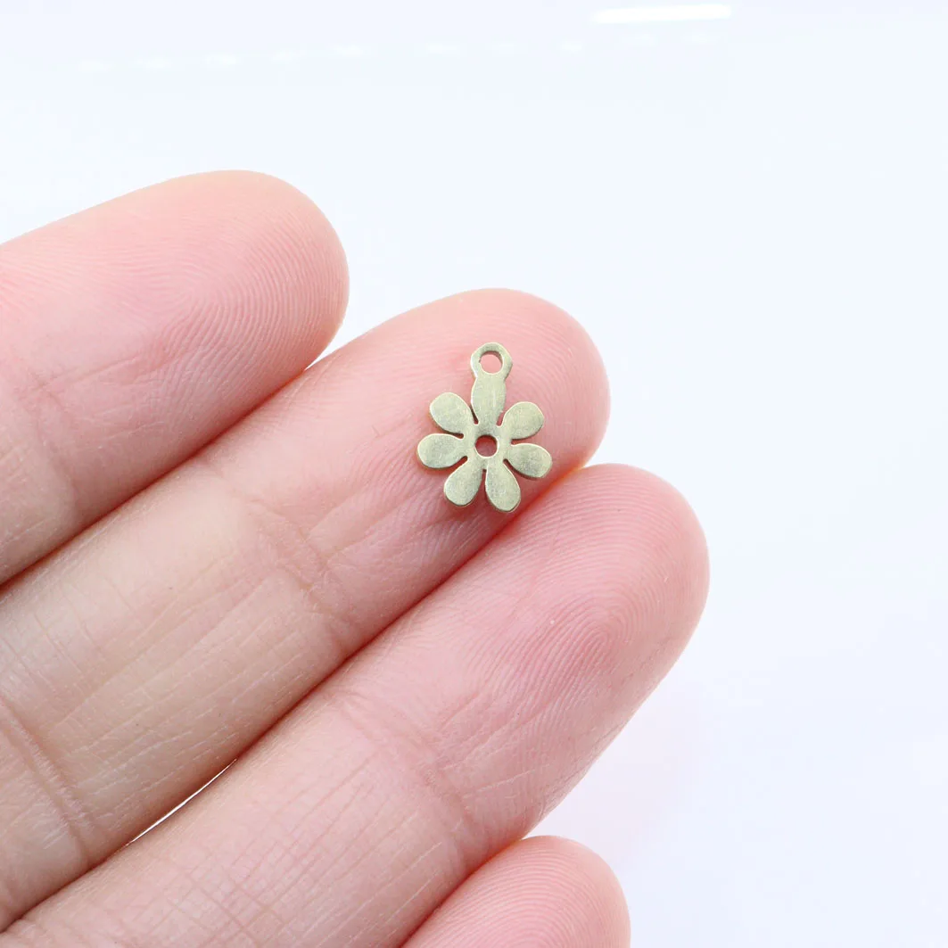 10pcs 8mm Wholesell 스테인레스 스틸 미니 꽃의 매력 펜던트 소녀 DIY 목걸이 귀걸이 팔찌 Unfading 무색 2 색