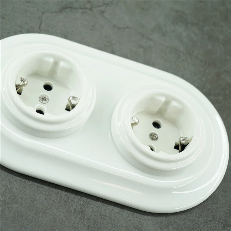 tomada de soquete eletrico parede com 05