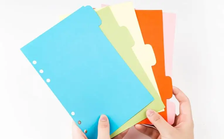 Refill with A6 paper, 3 packs of refillable 6-ring planning folders, 5 pieces binder dividers, 3 pieces file pockets, 160 pieces index cards with ruler, personal diary insert sheets for notebook