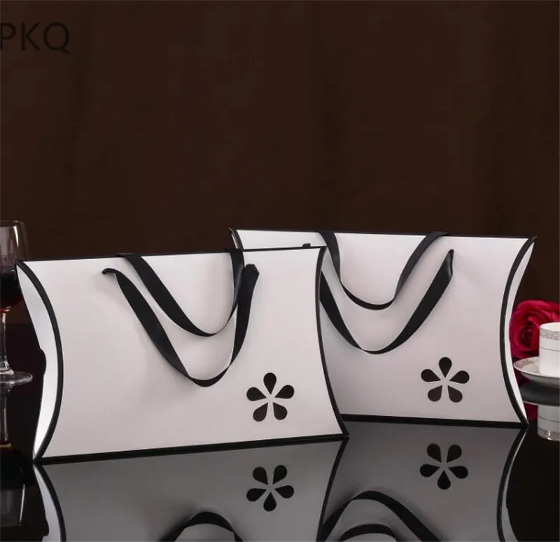 

10pcs Large Gift Paper Box Pillow Shape Paper Candy Boxes With Handle Scarf Clothes Packaging Boxes