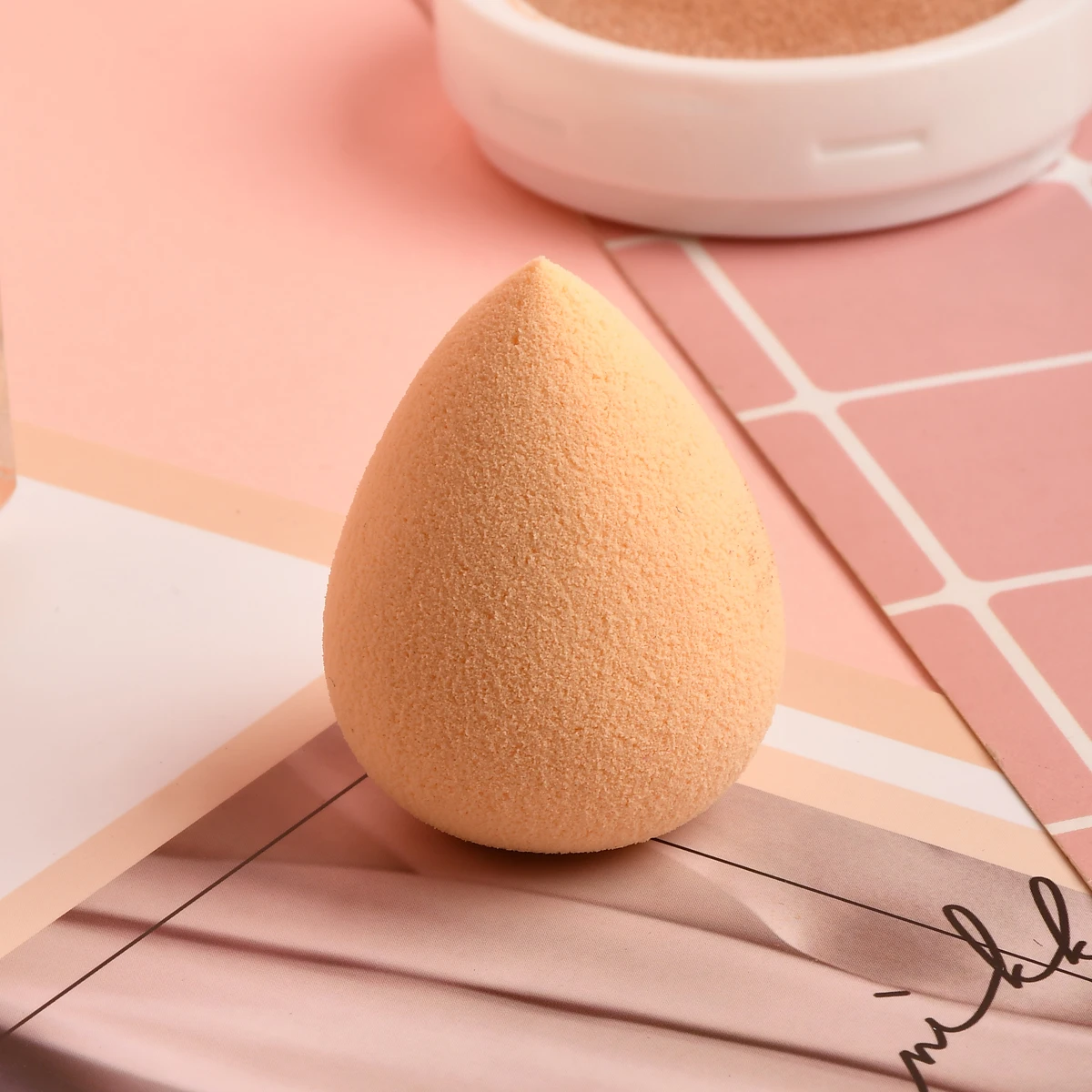Billige 4cm Zufällige Farbe Glatte Kosmetische Schwamm Puff Blender Blending Make Up Foundation Flawless Powder Schönheit Werkzeug