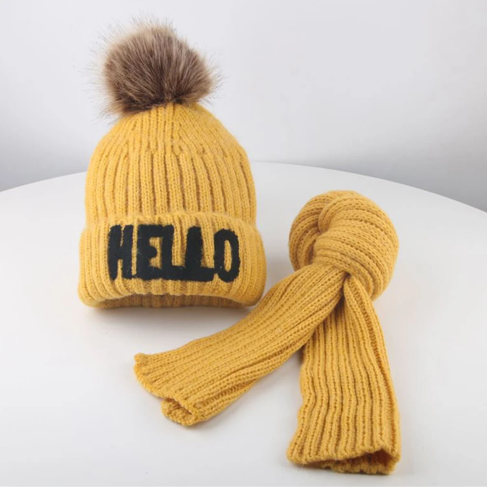 Зимняя теплая Милая вязаная Круглая Шапочка с помпоном и надписью «HELLO» для маленьких мальчиков и девочек, комплект с шарфом, Новинка