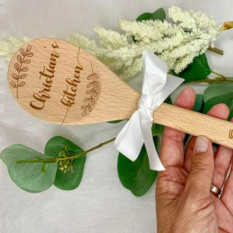 Cucchiaio di legno inciso personalizzato, regalo di inaugurazione della  casa, regalo per Chef, bomboniera da sposa, cucina per bambini in legno -  AliExpress