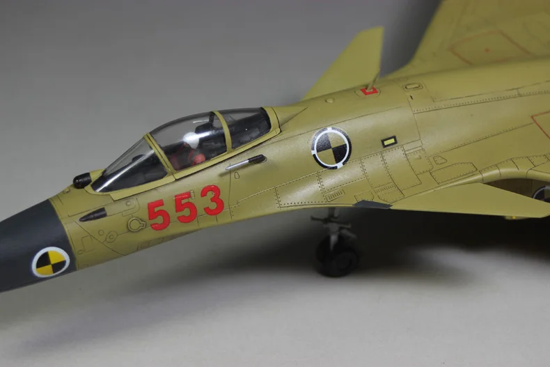 Китайский J-15 с летной палубой 1: 72 собранная модель Ограниченная серия