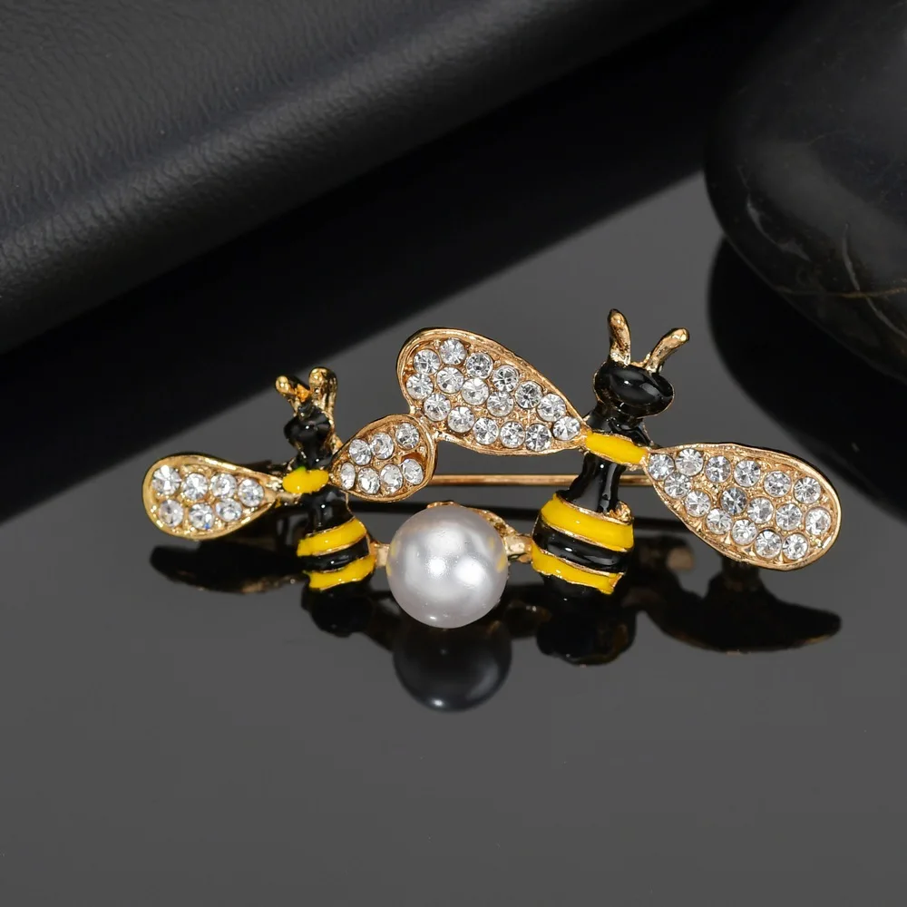KingDeng Броши Bee Pearl Ювелирные Изделия Симпатичные Эмаль Булавки Штырь Отворотом Дети Подарки Женщины Женские Аксессуары Животных Горный Хрусталь - Окраска металла: 1