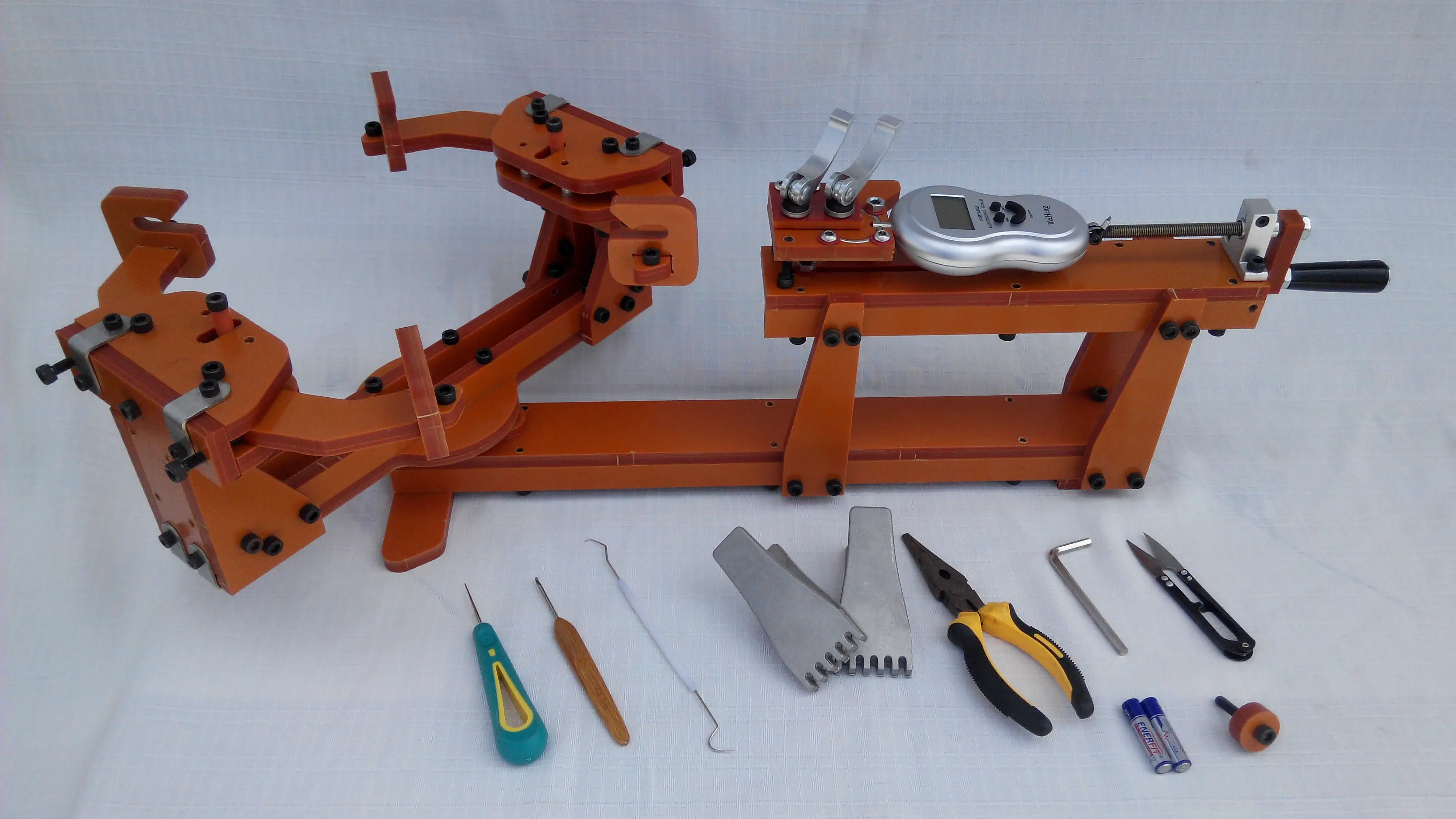 

Winch type Personal DIY badminton racket stringing machine Pulling Threading machine wire stretcher Over 60LB