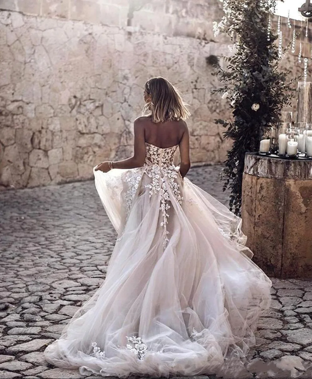 

2023 Cheap Plus Size Country Style 3D Floral Appliques A-Line Wedding Dresses Bohemian Bridal Gowns for Brides Robe De Mariée