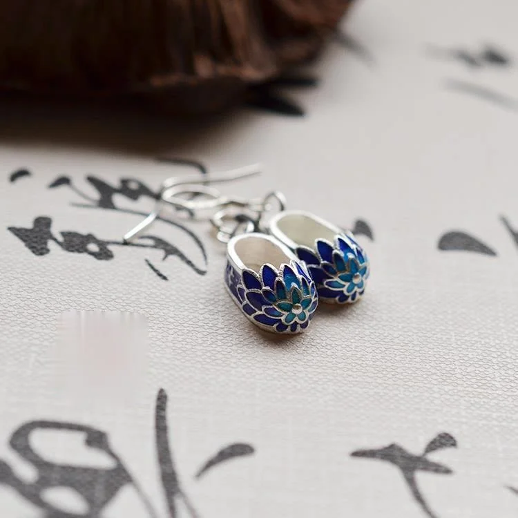 

Оригинальный дизайн, эмалированная фарфоровая вышивка в форме обуви, ушной крючок, китайская Ретро красочная Очаровательная Женская серебряная бижутерия