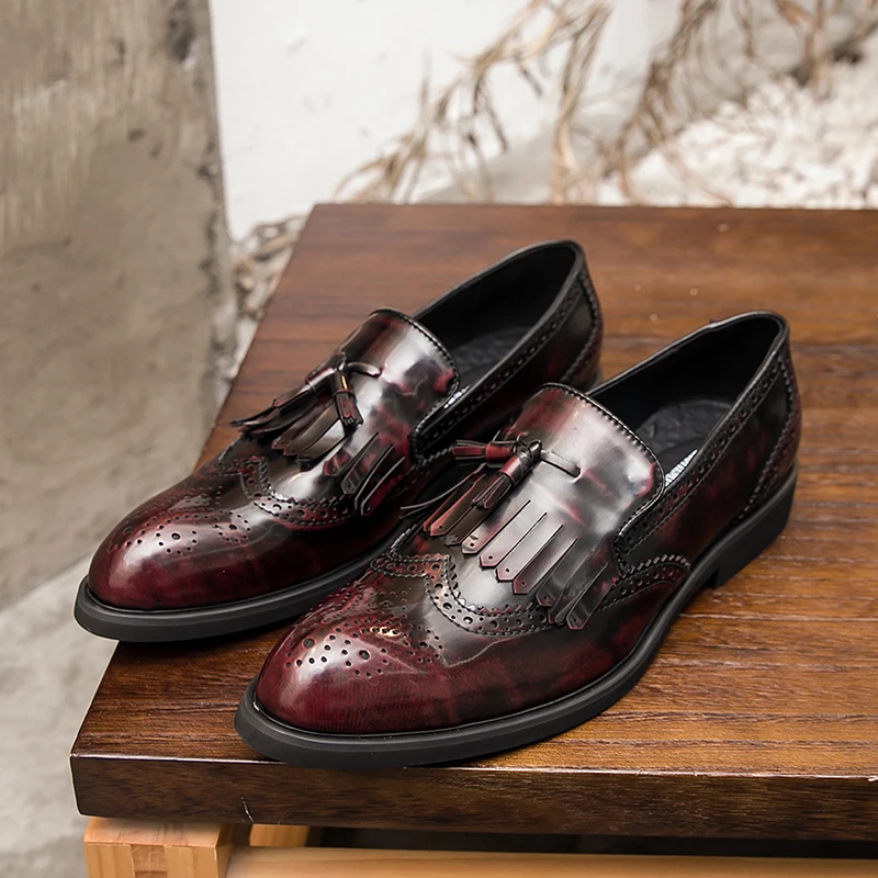 Yomior/винтажные мужские туфли с кисточками в британском стиле; модные повседневные модельные туфли из натуральной кожи; лоферы; Свадебная обувь с перфорацией типа «броги» на танкетке
