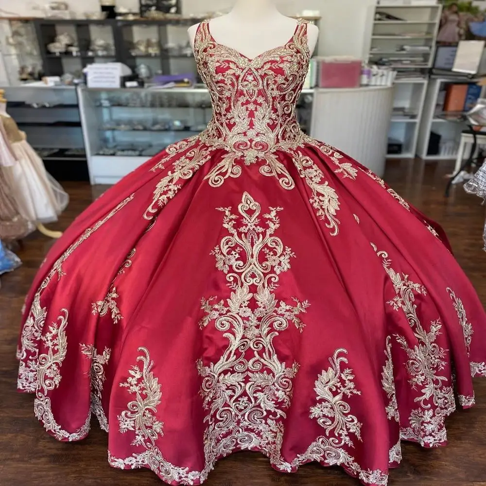 

Burgundy Satin vestidos de 15 años 2020 Embroidery Lace Applique Quinceanera Dress with Straps Sweet 15 Dress Long Prom Gown
