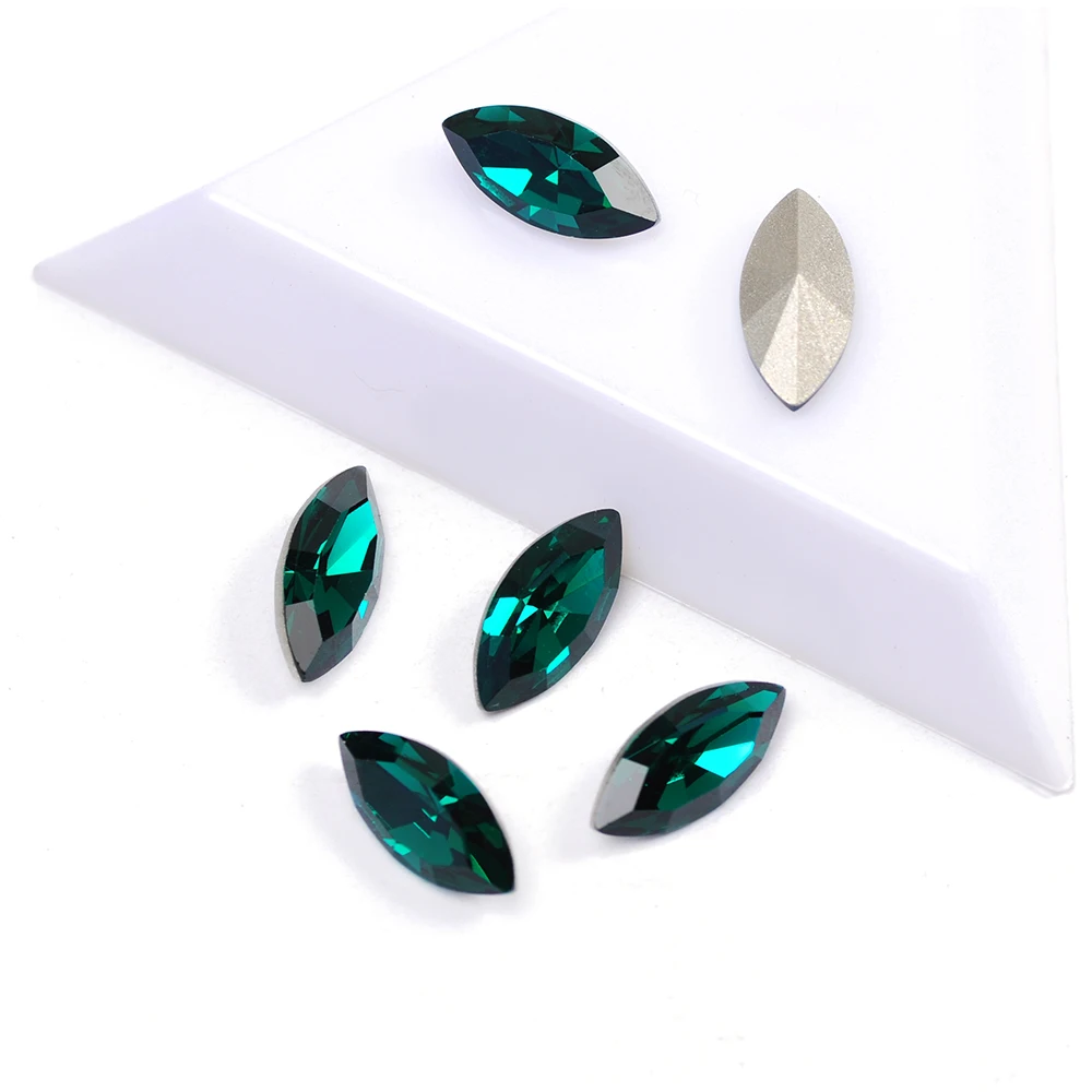 

YANRUO 4200 High Quality Nails Rhinestone Navette Shape Emerald Pointback Crystal Glass Rhinestones For Nails 3D Nail Art Gems