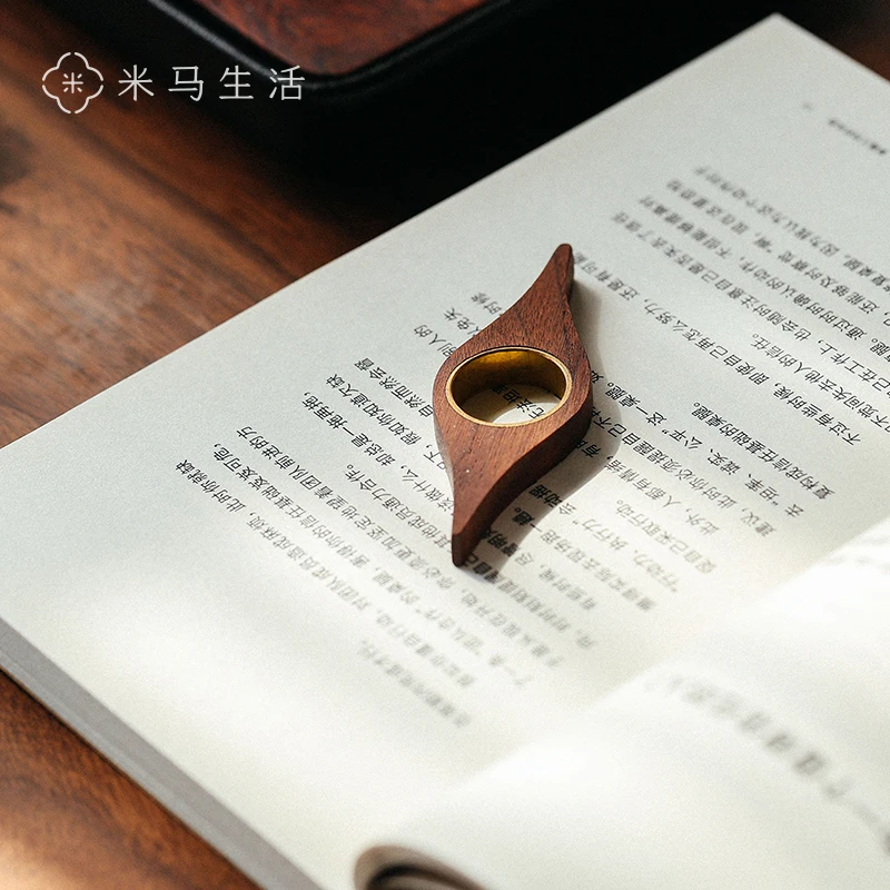 wood book mark Groceries Black Walnut One Hand Reading Ring Especially Suitable For Fast Reading Students bookmark reading tool afbeelding