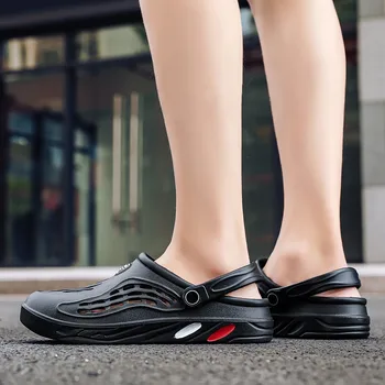 

2020 Men Sandals Crocks Summer Hole Shoes Crok Rubber Clogs Men EVA Unisex Garden Shoes Black Crocse Beach Flat Sandals Slippers