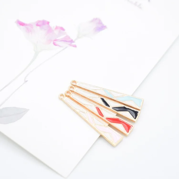 

Цветная Маленькая подвеска из сплава, аксессуары «сделай сам», материал для ушных ногтей, геометрические Подвески неправильной геометрической формы в виде Четырехсторонней капли масла из смолы