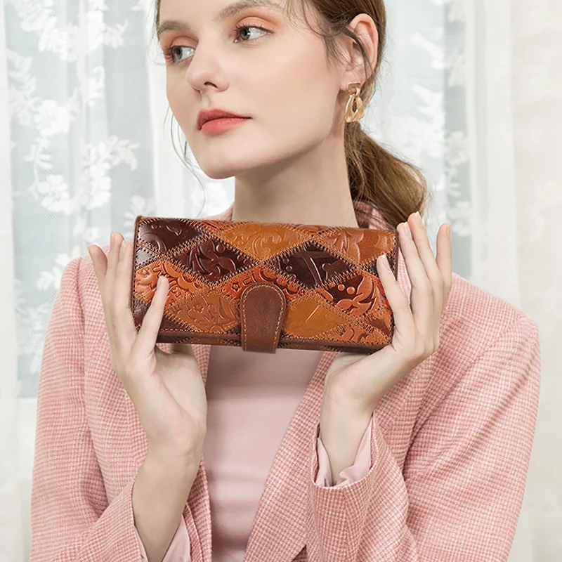 2022 New Women's wallet retro women's leather wallets  Long Cover  Wallets Card Holder Phone Bag Embossed Floral Ladies Purses