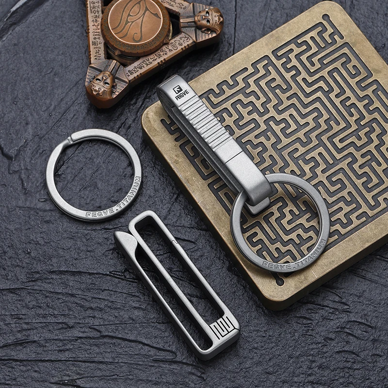 Titanium Keychain Luxury Car Key Holder Key Ring Hanging Buckle Lightness for Man Male Father's Day Creativity Gift Wholesale
