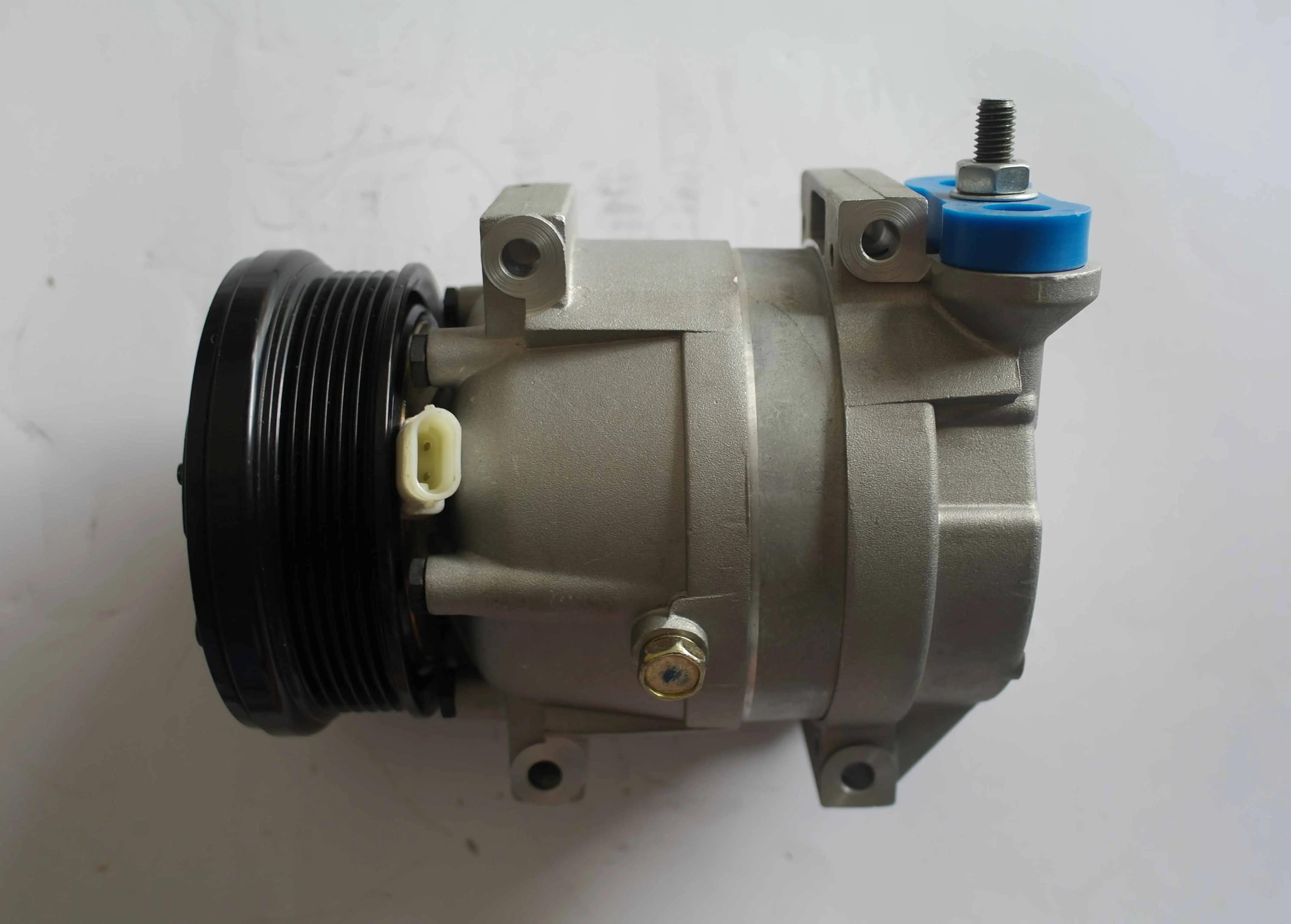 

AUTO AC COMPRESSOR FOR Chevrolet Aveo Optra/Daewoo Kalos/Daewoo Legenza traveler 96539392 96539388 96293315 715399 96246405