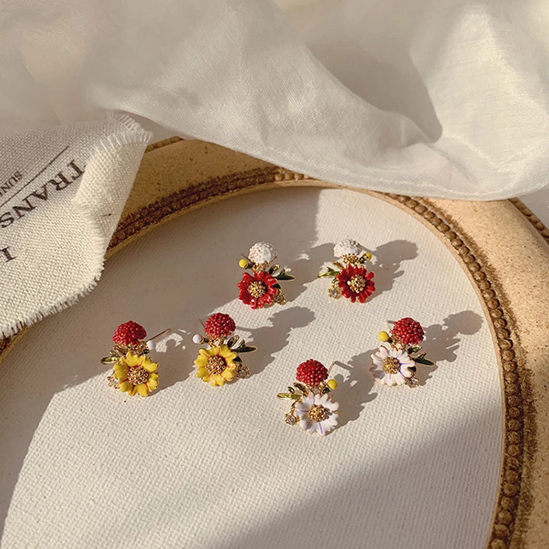 

Flower Daisy Stud Earrings Women Jewelry Findings Sweet Candy Girl Fresh Petal Gift Gold Simple Elegant Fashion Korean Earrings