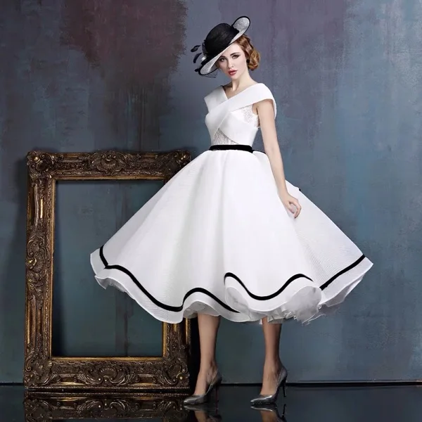 

Real picture white ruffled lace cap sleeve v neckline vintage bridal ball gowns open back 2018 Mother of the Bride Dresses