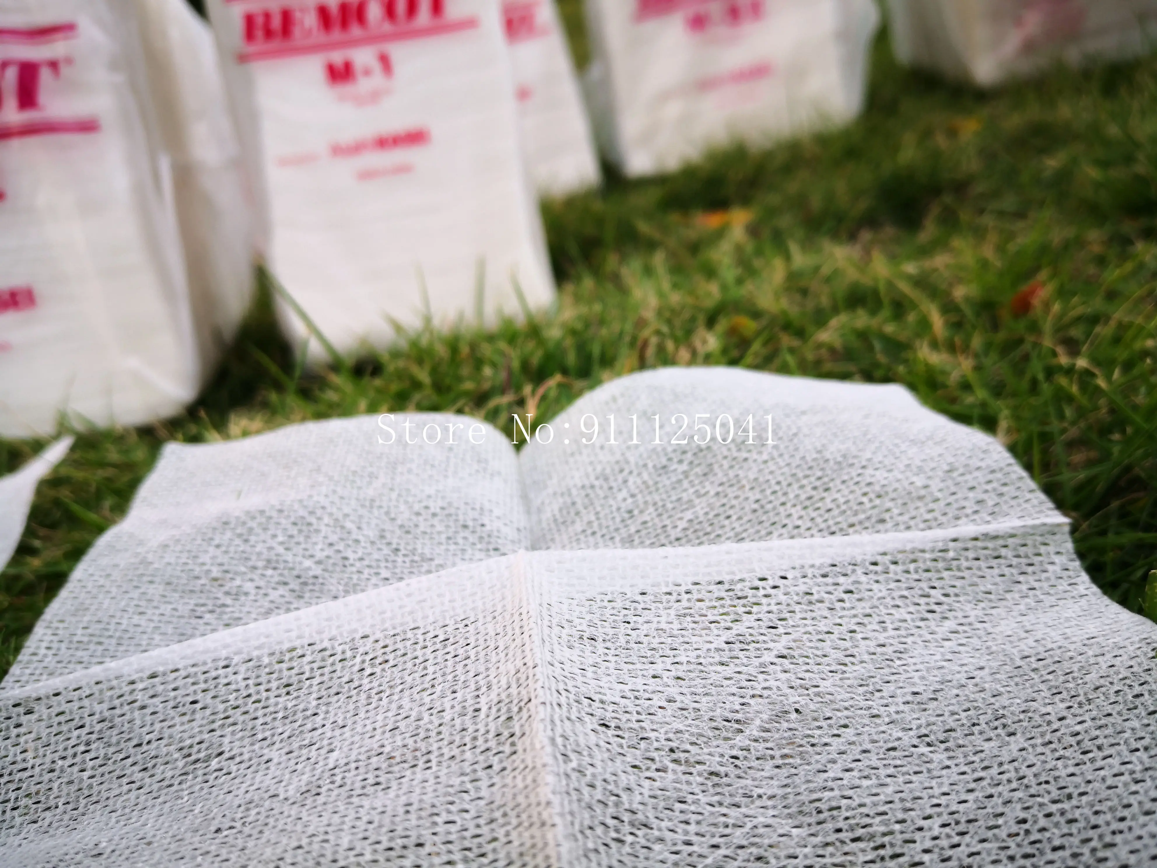 BEMCOT M-1 Spunlace Nonwoven Lin-free Industrial Wiping Cloth 150MMX15cm Quarter Folded Viscose Polyester 150pcs/bag dust-free