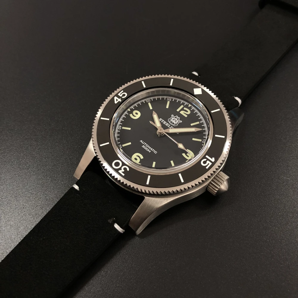 

NH35 Japan Mechanical Watch Men Wrist Automatic 300M Waterproof Ceramic Bezel 316L Stainless Steel Men's Mechanical Watches