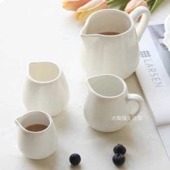 

Simple Porcelain Milk Cans Jug Hotel Western Restaurant Cafe Creamer Jar Honey Jar Coffee Container Handheld Coffee Cups LA557