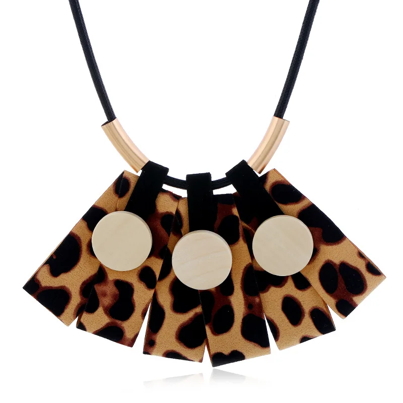 

Wish Hot Selling Europe And America Popular Big Brand Leopard Cool Elegant Necklace Sweater Chain Wholesale Cross Border