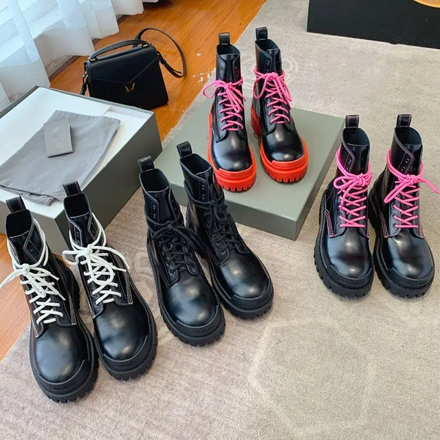 

2020 autumn and winter new round toe thick bottom big toe shoes eight-hole Martin boots female leather British style