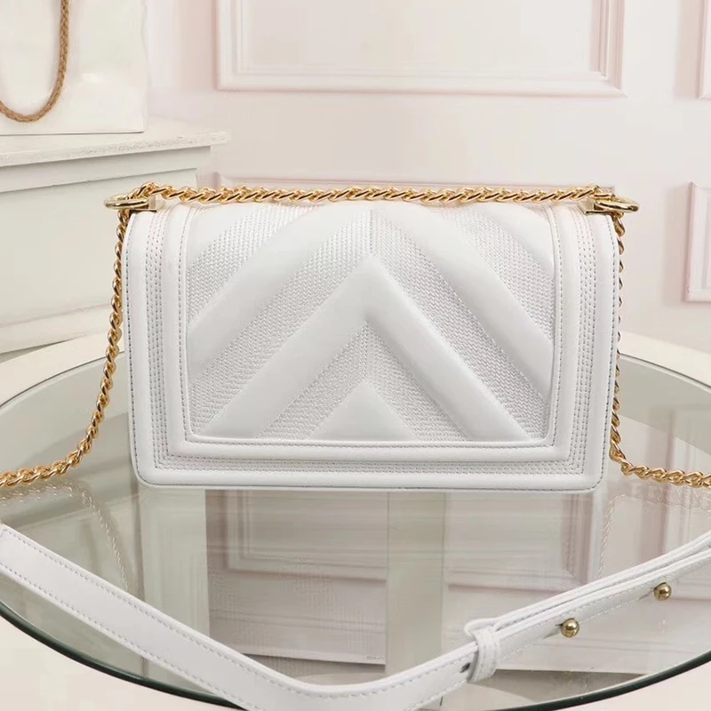 

20 new V-shaped chain small square bag high-end customized versatile flip twill embroidered cowhide slanting across spicy mother