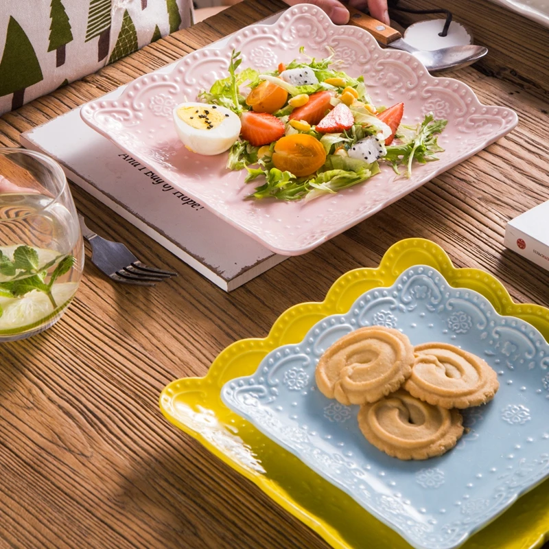 Тарелка кружевная квадратная в европейском стиле с изображением бабочек и