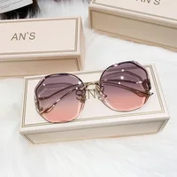 2021 Fashion Tea Gradient Sunglasses Women Ocean Water Cut Trimmed Lens Metal Curved Temples Sun Glasses Female UV400 2
