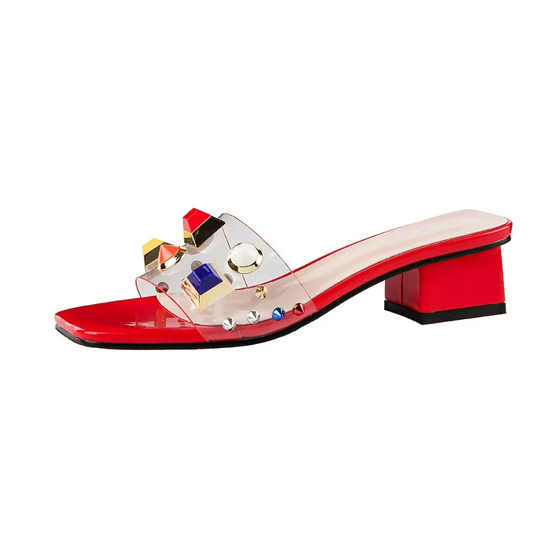 Яркие Прозрачные тапочки с квадратным носом и заклепками; шлепанцы без задника на Высоком толстом каблуке; летняя повседневная женская обувь; дизайнерские удобные вьетнамки - Цвет: Красный
